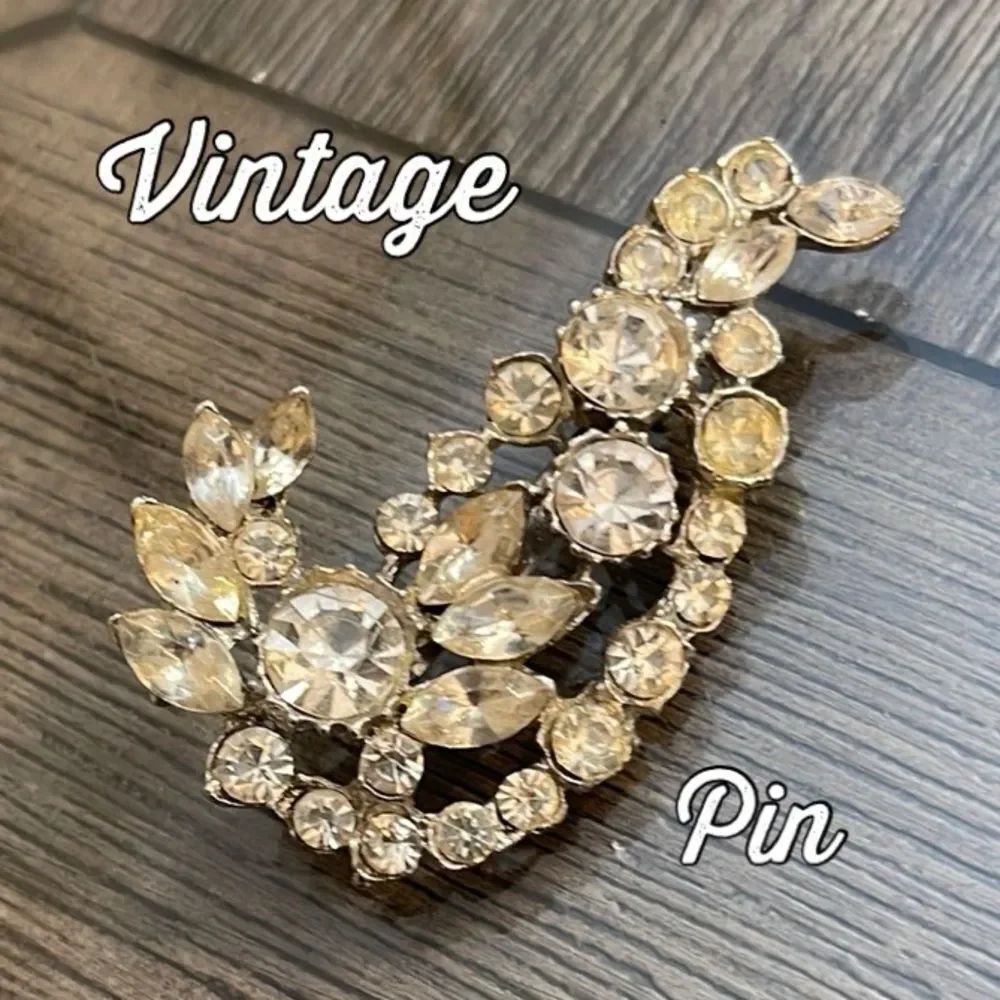 Vintage Paisley Cluster Rhinestone Crystal Brooch, Silver-tone